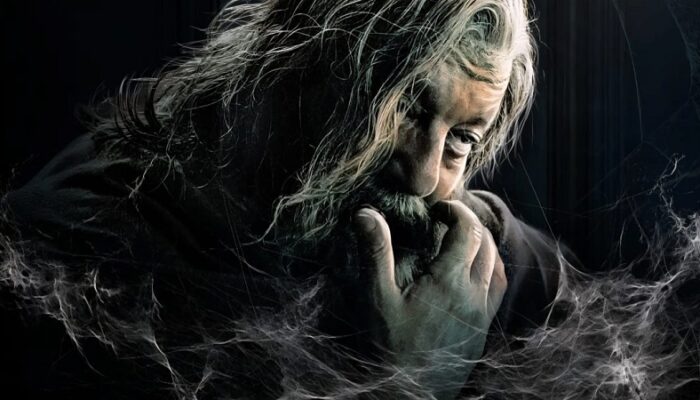 রহস্যময় দৃষ্টিতে এ যেন‌ এক অচেনা 'সঞ্জু বাবা'!