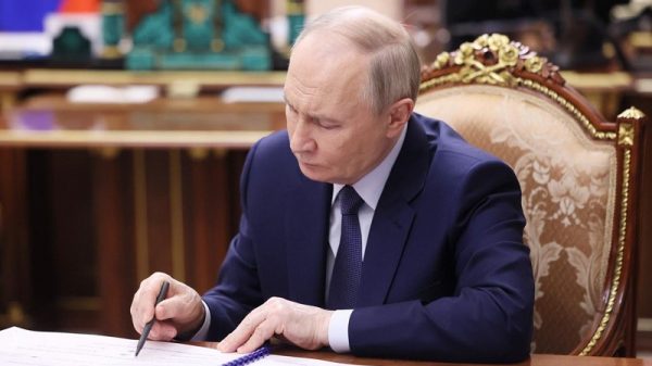 কনটেন্ট অনলাইনে সার্চ করলে জরিমানা আইনে স্বাক্ষর করলেন পুতিন